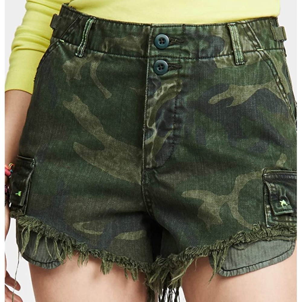 FREE PEOPLE- camo commander shorts